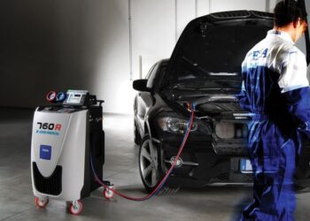 Як здійснюється заправка кондиціонерів у авто: основні правила