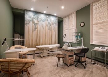Меблі для косметологічних кабінетів: види та поради щодо вибору