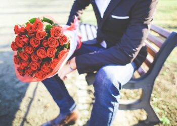 Як красиво оформити букет з троянд: оригінальні ідеї та рекомендації