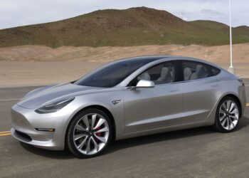 TESLA Model 3: автомобіль майбутнього з високою ефективністю та стилем у деталях