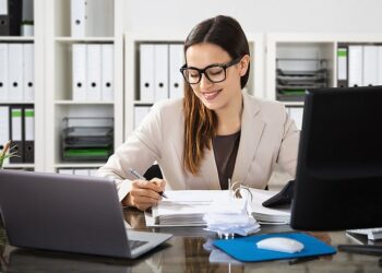 В чем суть и преимущества ведения бухгалтерского учета на аутсорсинге