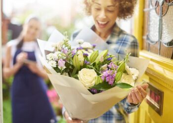 Доставка квітів у Києві швидко та вигідно від магазину Marta Flowers