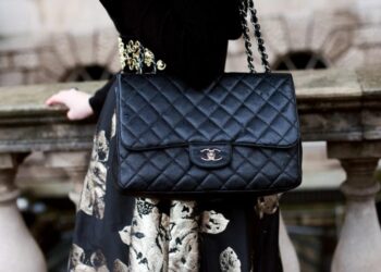 Chanel handbags: main advantages and popular types