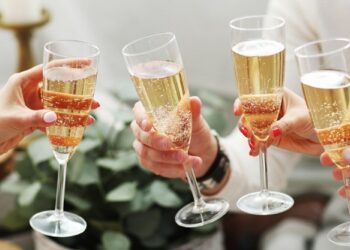 Какие бокалы выбрать под шампанское