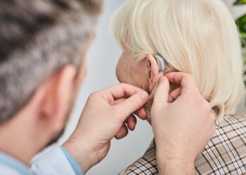 Какой вид слуховых аппаратов дороже и почему