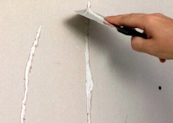 Трещины в стене: причины появления и как правильно заделать