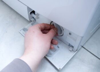 Как почистить фильтр стиральной машины и предотвратить поломку?