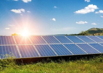 Сонячні панелі в Україні: як вибрати найкращі для свого дому