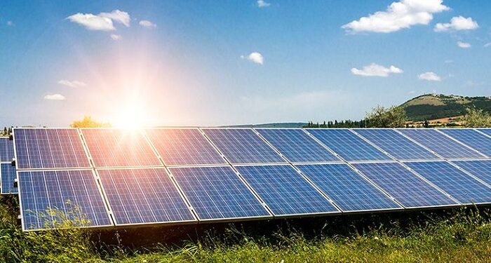 Сонячні панелі в Україні: як вибрати найкращі для свого дому