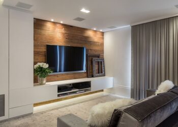 Як вибрати телевізор у вітальню: основні різновиди та рекомендації