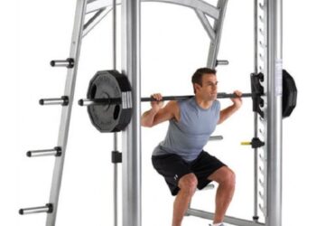 Машина Сміта vs. вільні ваги: що обрати для тренувань