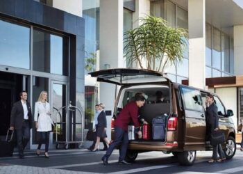 Organize comfortable and safe trips with transfer services from Valencia 24