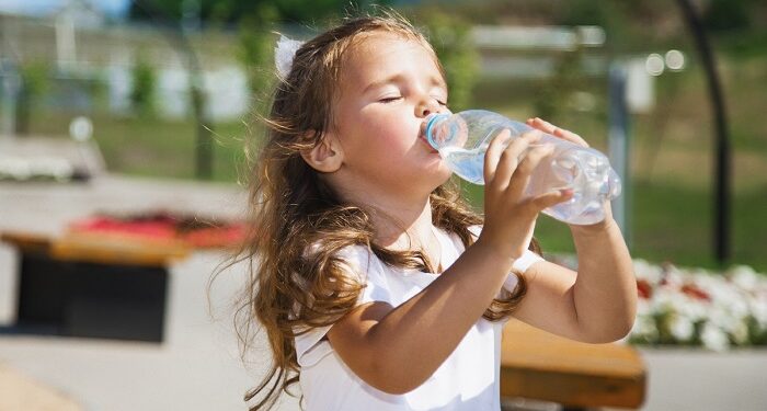 Чим корисна вода для дітей: правильний вибір води як основа здоров’я