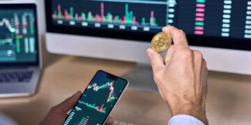 Real-time market structure in 2026: how traders use advanced charts and scanners to track liquidity instead of candles