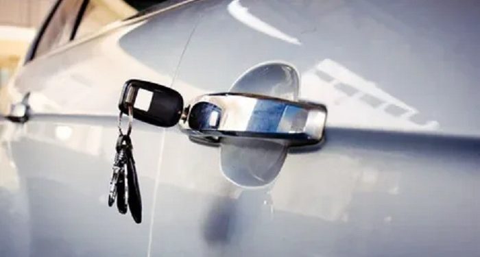 Rules and practical methods for opening a car if the keys are lost