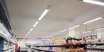 Освещение торгового помещения: преимущества светодиодного профиля